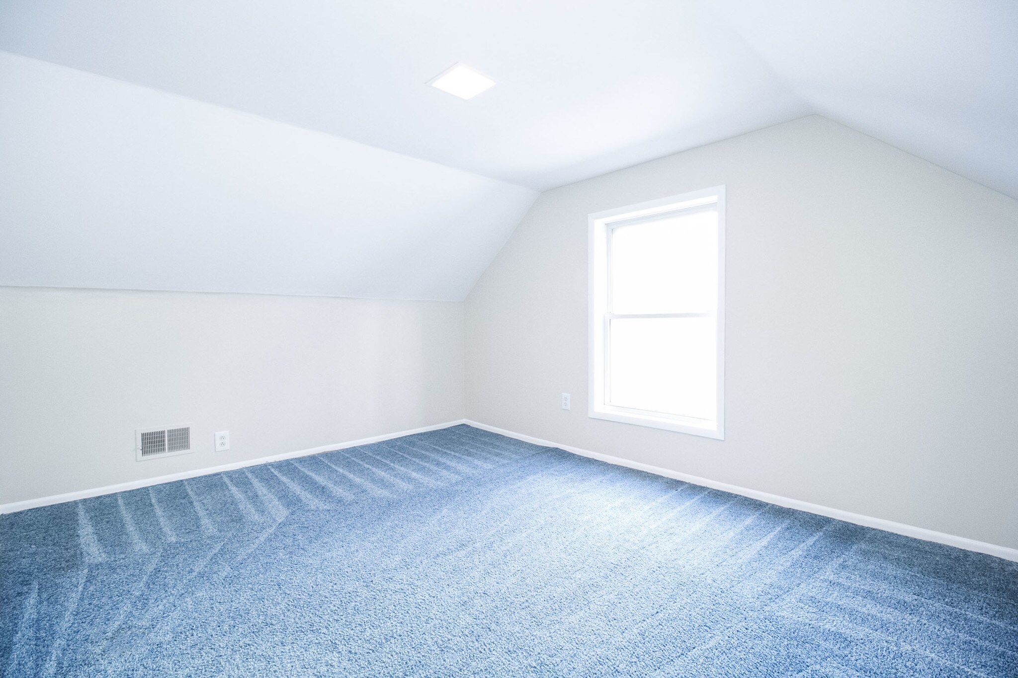 Building Photo - 2125 Loxley Rd