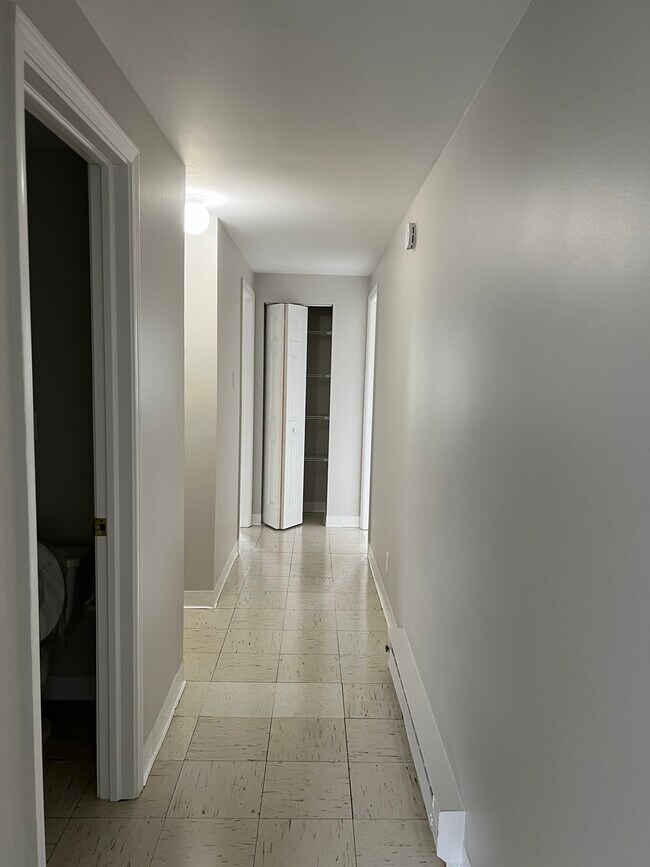 Building Photo - 11 Birchwood Dr