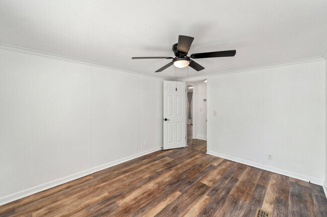 Building Photo - 264 Pinelog St