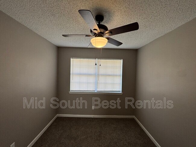 Building Photo - 125 Almond Cove