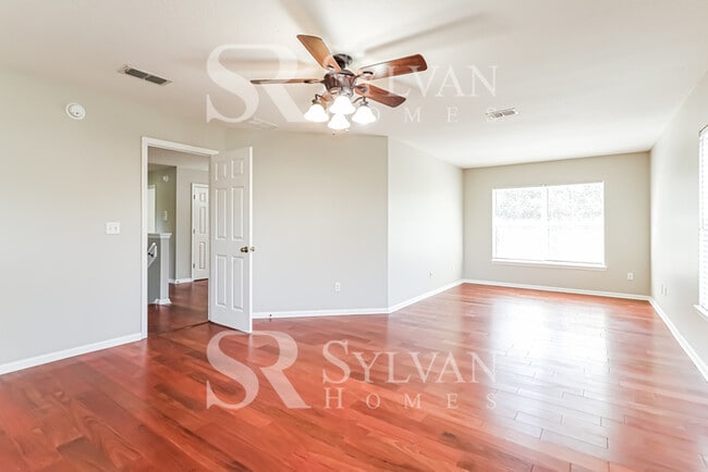 Building Photo - The ideal space to balance life, work, and...