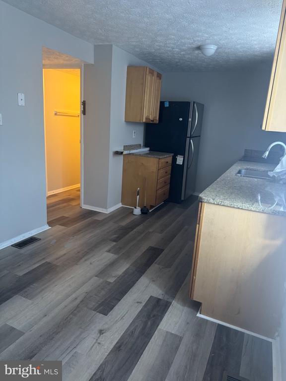Building Photo - 1404 Elm Grove Cir