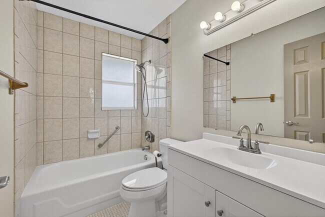 Building Photo - 727 Hummingbird Way