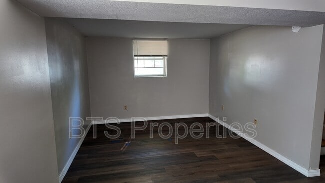 Building Photo - 6345 N Randwick Rd