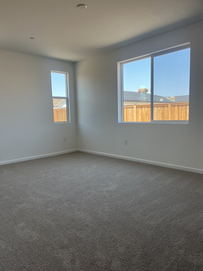Building Photo - 1083 Camomile Dr