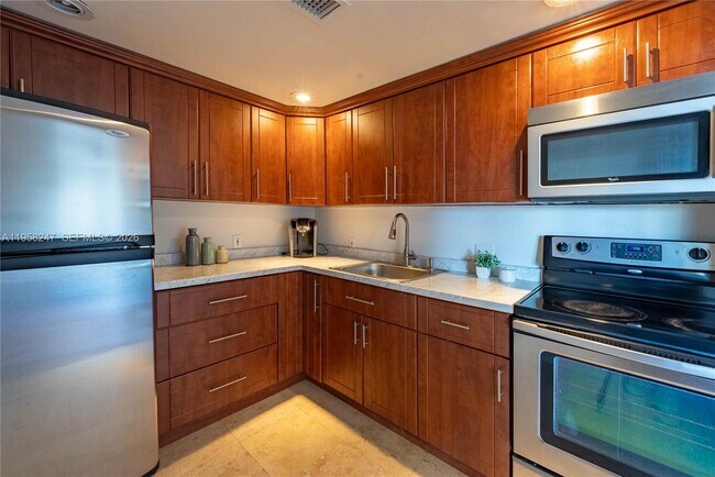 Building Photo - 3675 N Country Club Dr