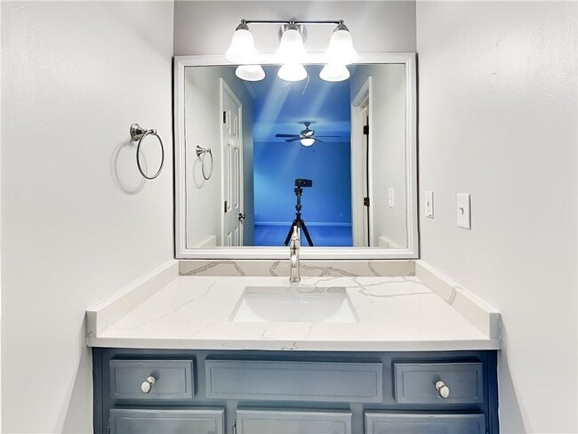 Building Photo - 325 Towergate Pl