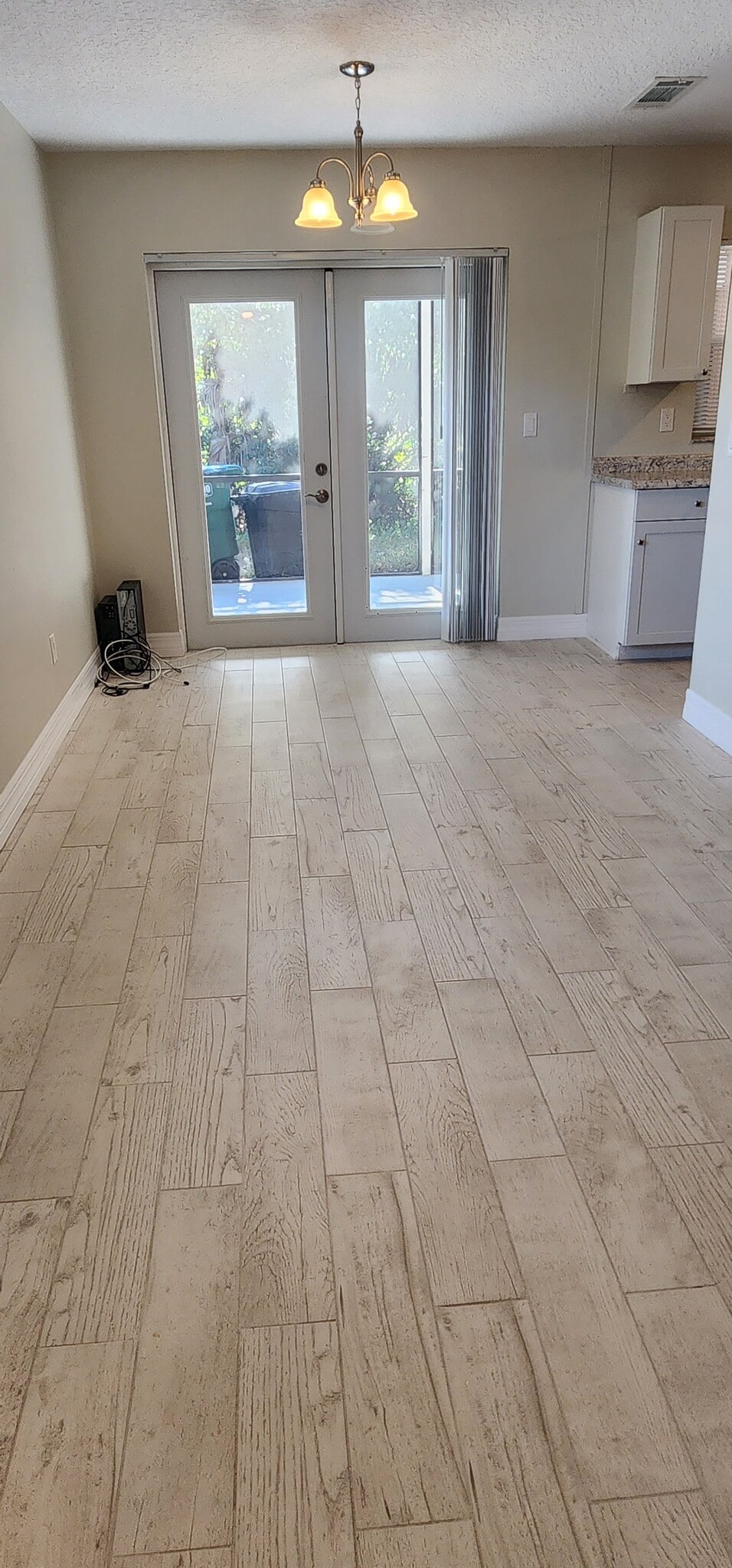 Building Photo - 369 Diamond St