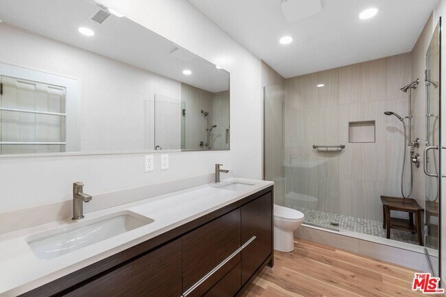 primary bath - 12013 Califa St