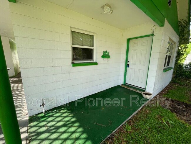Building Photo - 767 19th Ave S