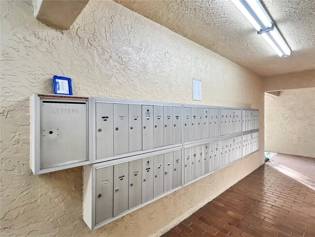 Building Photo - 625 30th Ave W