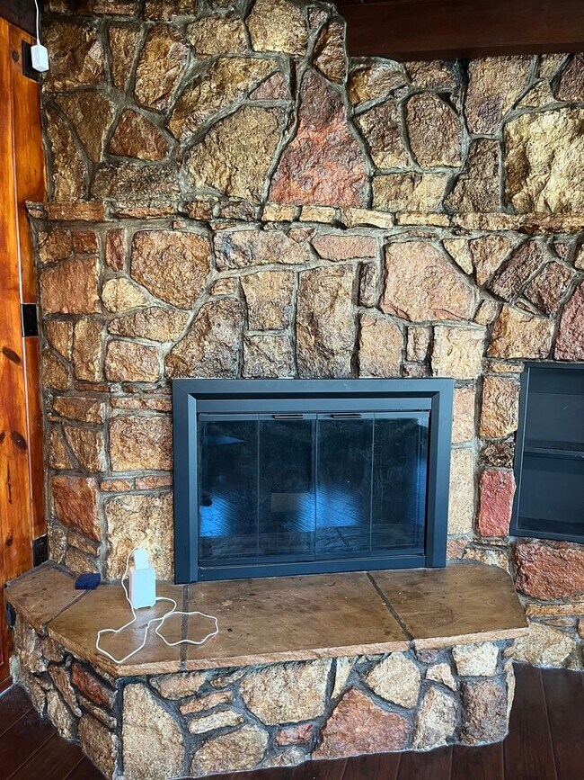 Building Photo - Home with a Cabin Style Family room and backyard Oasis