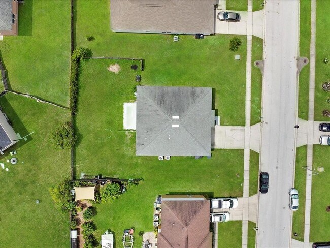 Building Photo - 1818 Roper Rd