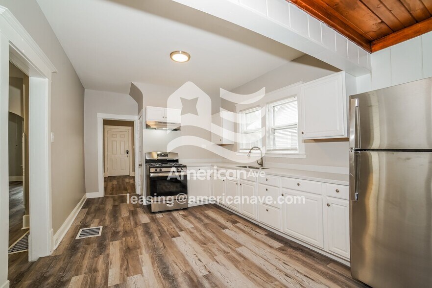 Building Photo - 2140 N Maryland Ave