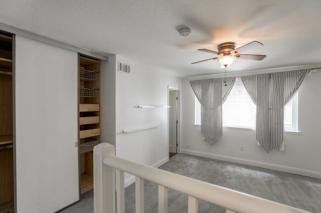 Building Photo - Charming 3 Bedroom and 2 Bath Home in Glen...