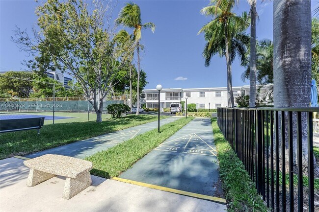 Building Photo - 6207 Bay Club Dr