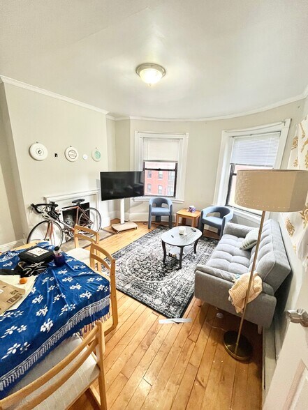 Building Photo - 614 Columbus Ave