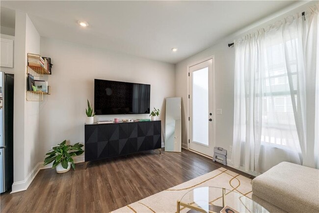 Building Photo - 313 Skylar Way SE