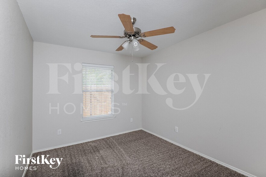 Building Photo - 2508 Esquire Dr