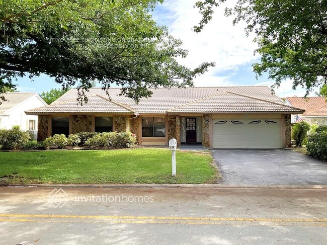 Building Photo - 5016 NW 66th Dr