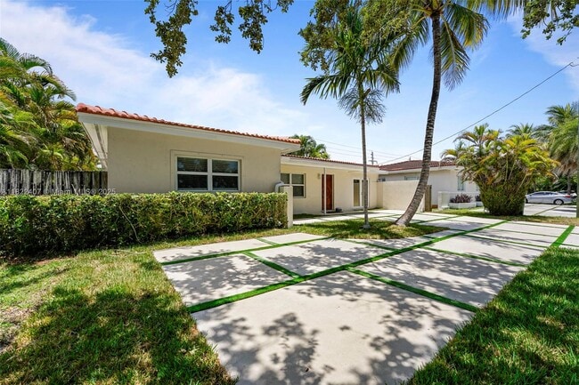 Building Photo - 12730 Ixora Rd