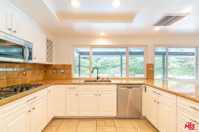 Building Photo - 4220 Towhee Dr