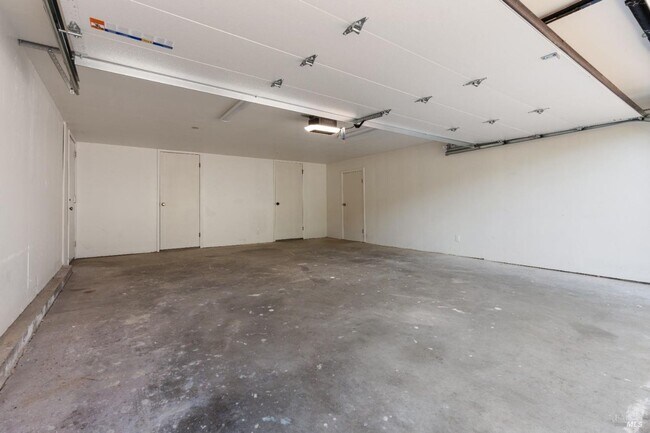 Building Photo - Lovely 2bd/1.5ba Townhome in Heart of San Anselmo