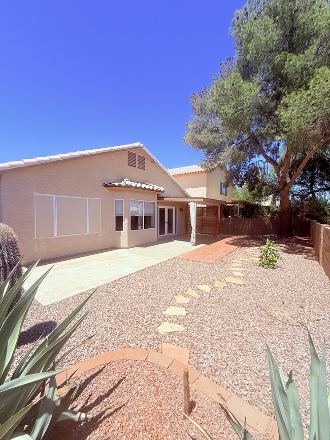 Building Photo - 9102 N Safflower Ln