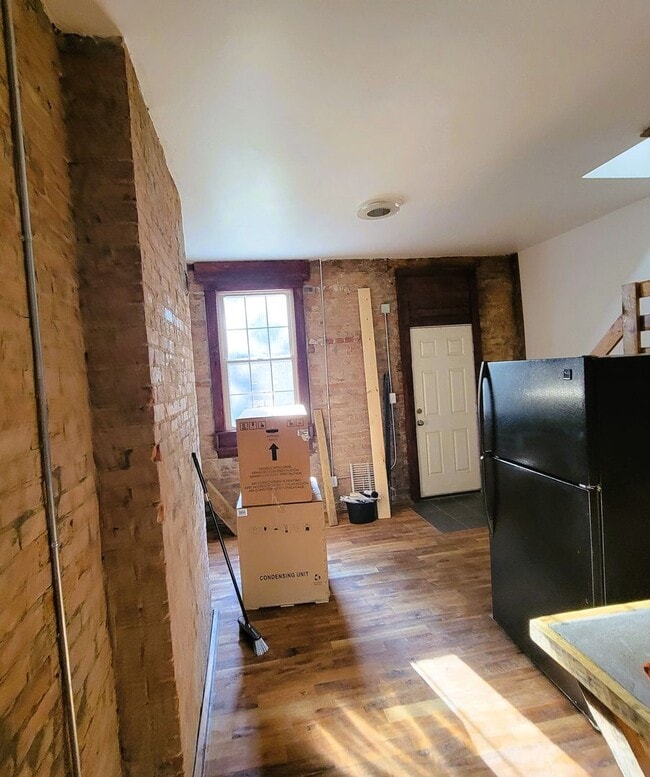 Building Photo - Be the First! Beautifully renovated townho...