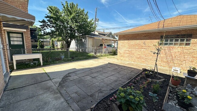 Building Photo - 5404 N Central Ave