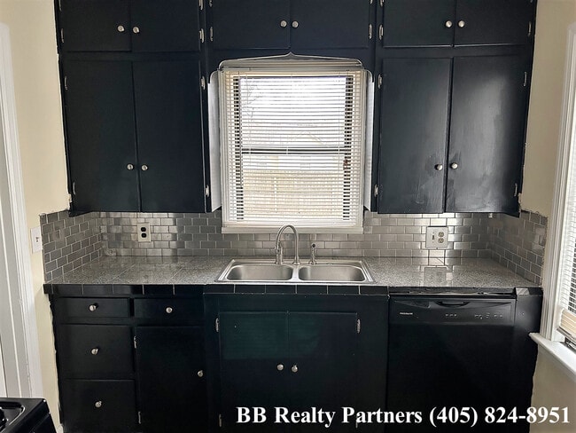 Building Photo - 4533 E 5th Pl