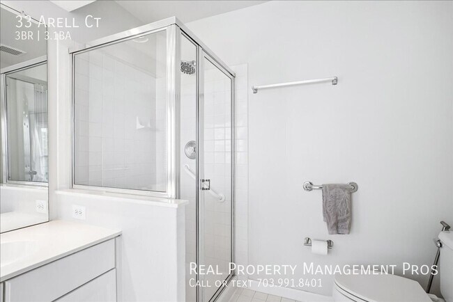 Building Photo - 33 Arell Ct