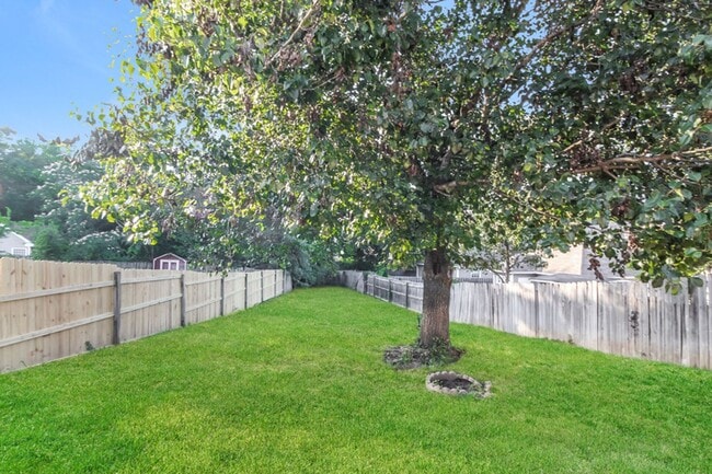Building Photo - 108 Flagstone Ln
