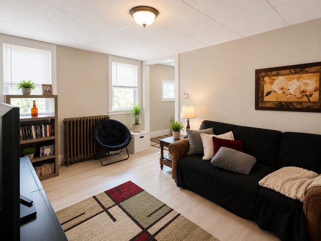 Building Photo - AVAILABLE Immediately - 2 BED 1 BATH