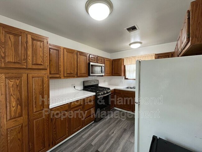 Building Photo - 18003 Saticoy St