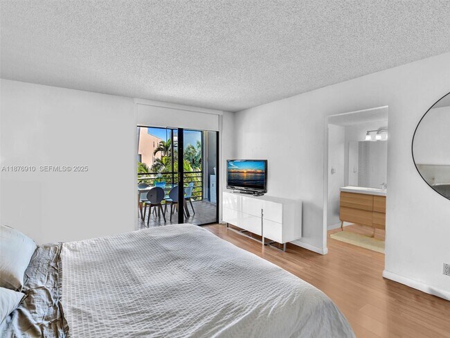 Building Photo - 20401 NE 30th Ave