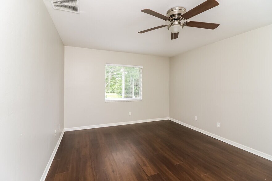 Building Photo - 1310 SW 13th Terrace