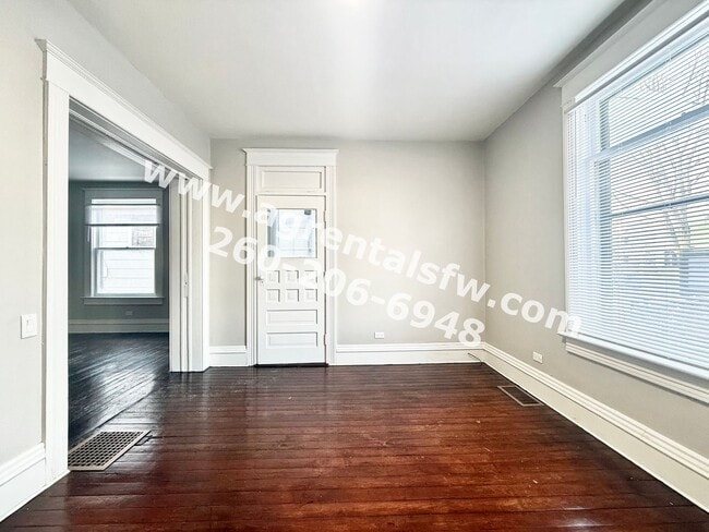 Building Photo - 3 Bedroom House