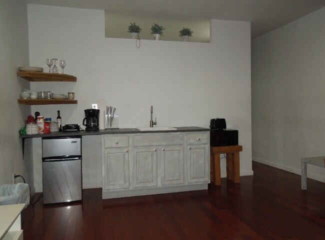 Building Photo - 1801 S 15th St