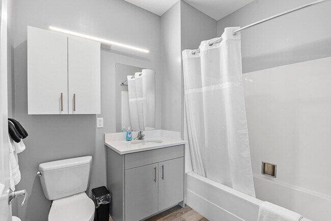 Building Photo - 95 Broadway-SI ID1240378P