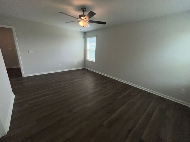 Building Photo - 503 Sandy Holw Dr