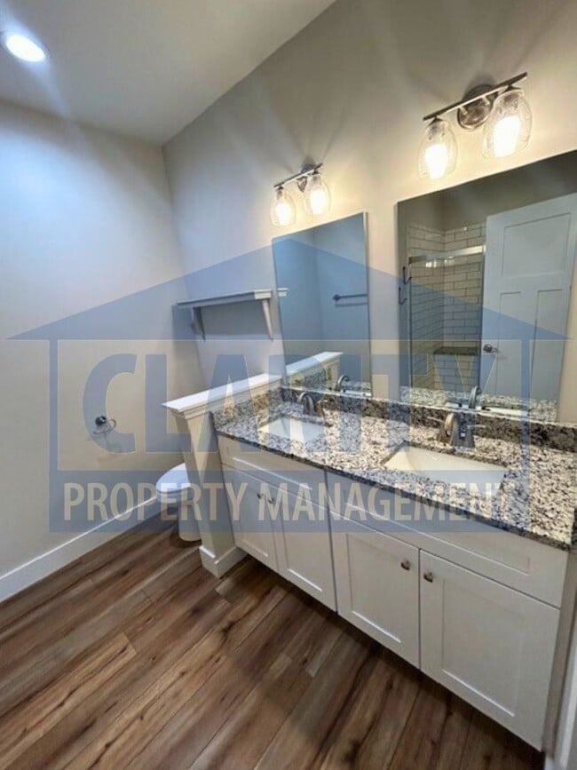 Building Photo - Three bedroom townhome w/ garage!