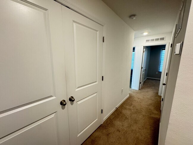 Building Photo - Your Dream Home Awaits in the Heart of Dav...