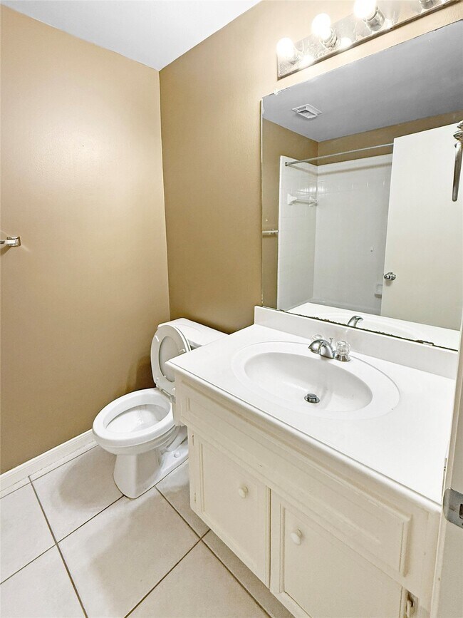 Building Photo - 1263 W 17th St