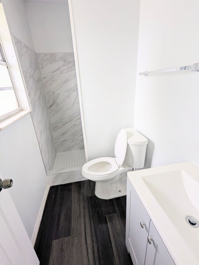Building Photo - 3Bedroom+BONUS, 2 bath Daytona Beach