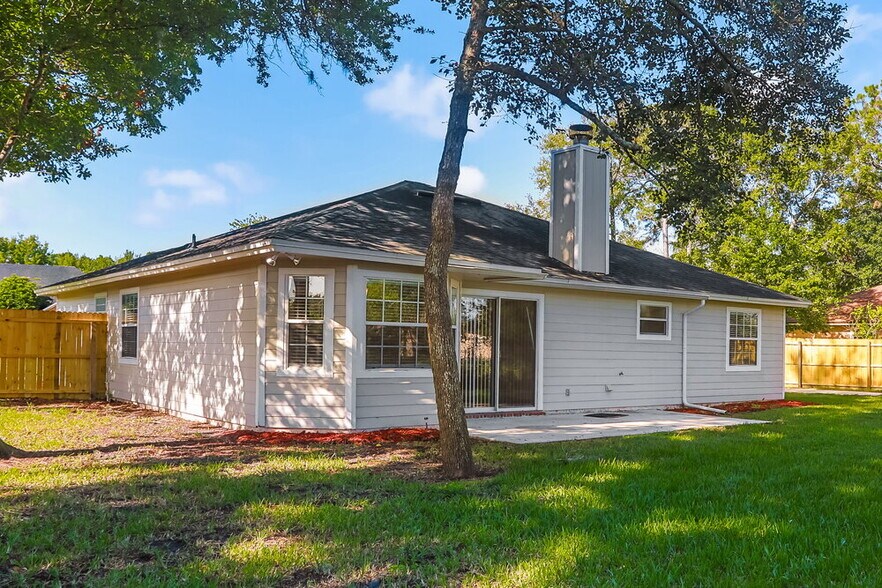 Building Photo - 449 Baybrook Dr