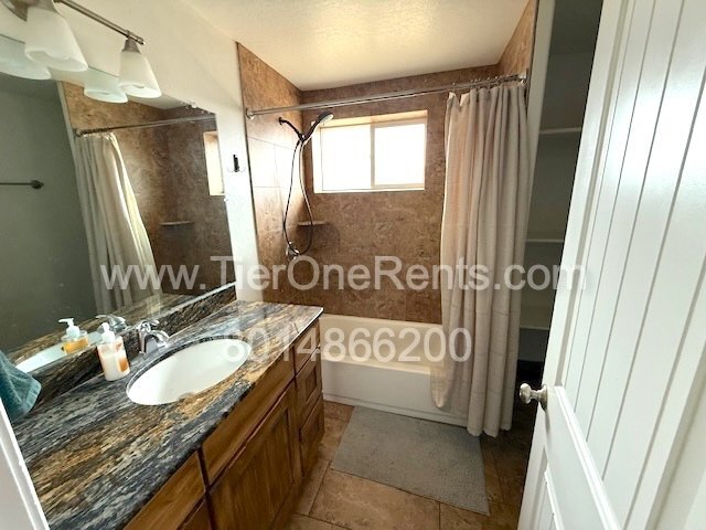 Building Photo - **MOVE IN SPECIAL** $500 off first month's rent!!