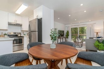 Building Photo - 5305 Ridgeview Cir