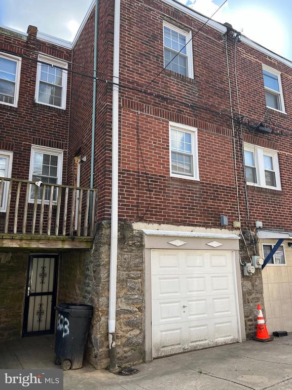 Building Photo - 1323 Gilham St