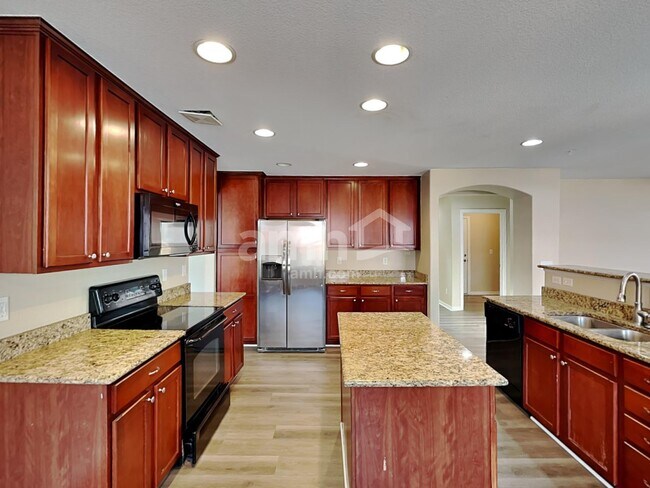 Building Photo - 2828 S Killarney Way